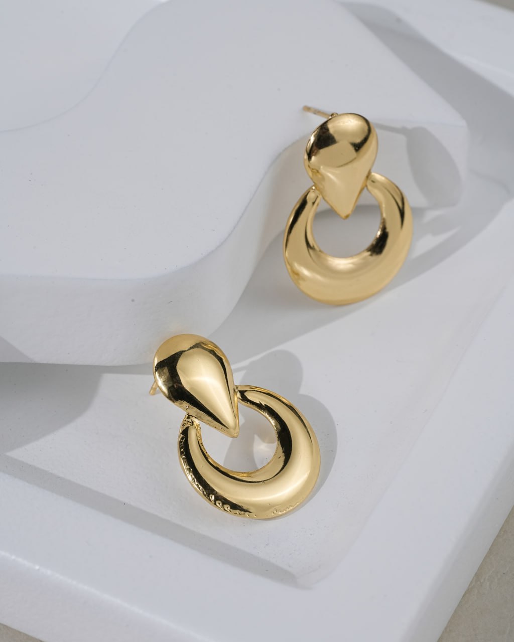 Seoul Teardrop Curve Earrings
