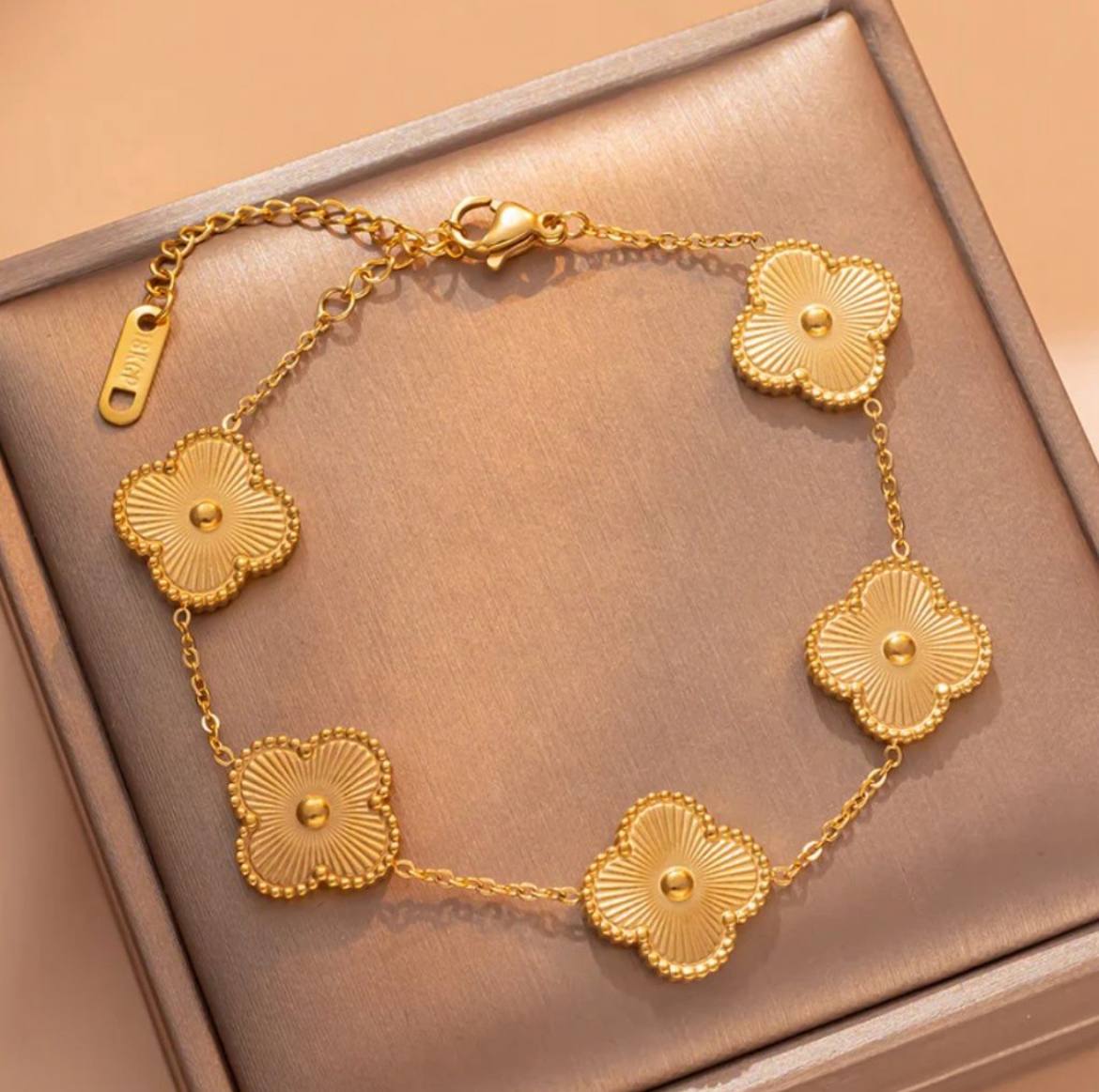 Four-Leaf Clover Luxe Bracelet –  Gold