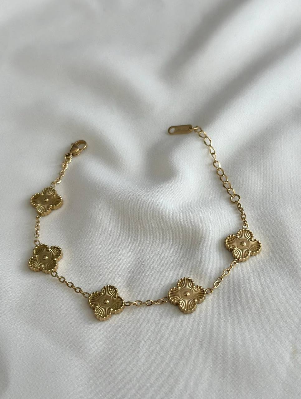 Four-Leaf Clover Luxe Bracelet –  Gold